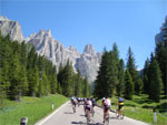 gal/2010/07 - Sella Ronda Bike Day 2010/05 - SellaRonda_Bike_Day/04 - L_affascinante e duro Passo Sella/_thb_1verso-il-sella_01.jpg